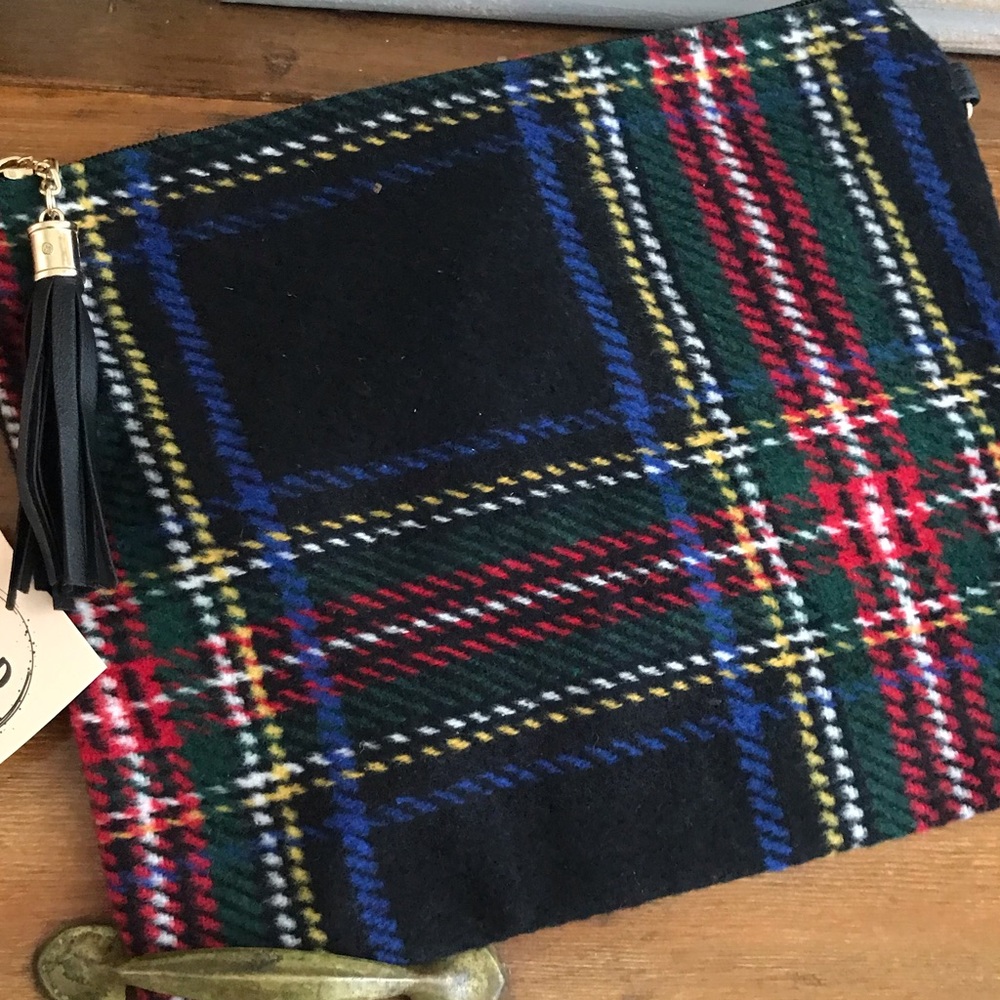 Clutch or Wristlet. Adorable Winter Plaid